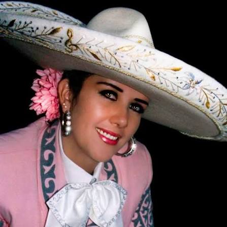 Isabel Pineda junto a Juancho Ruiz El Charro