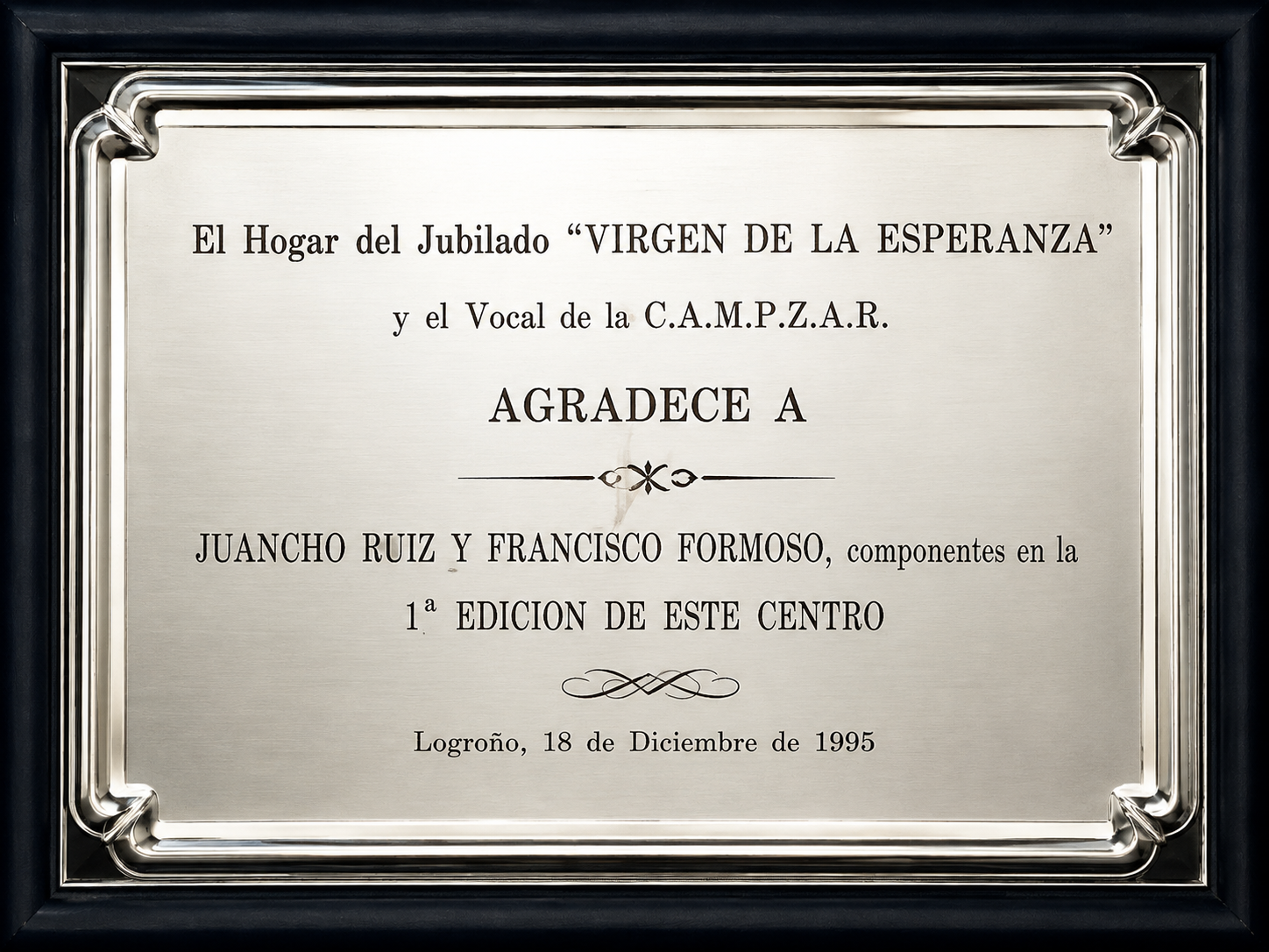 Placa de reconocimiento a Juancho Ruiz y Francisco Formoso en Logroño