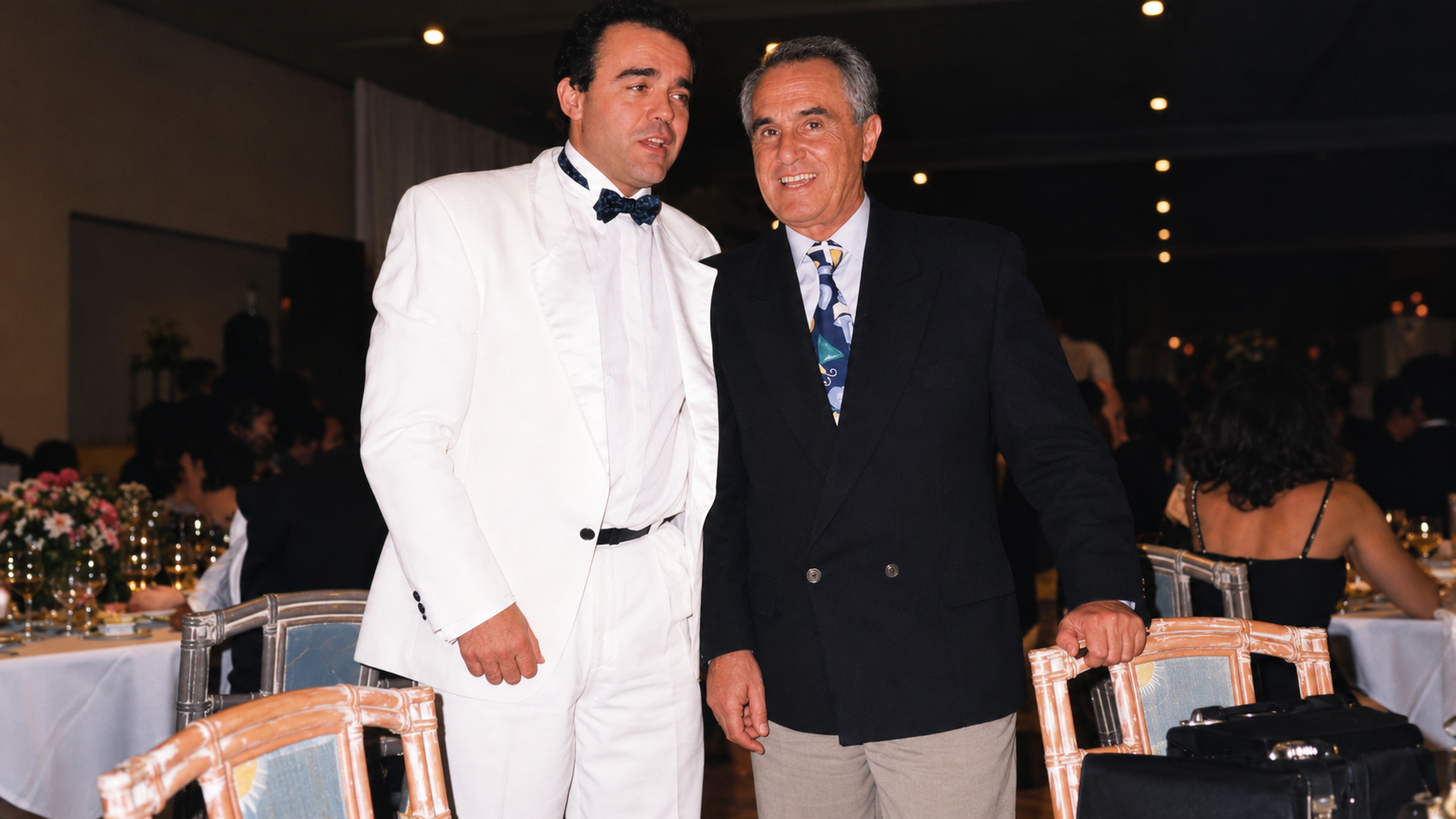 Juancho Ruiz El Charro junto a José María Carrascal en una entrega de premios en Madrid en 1995