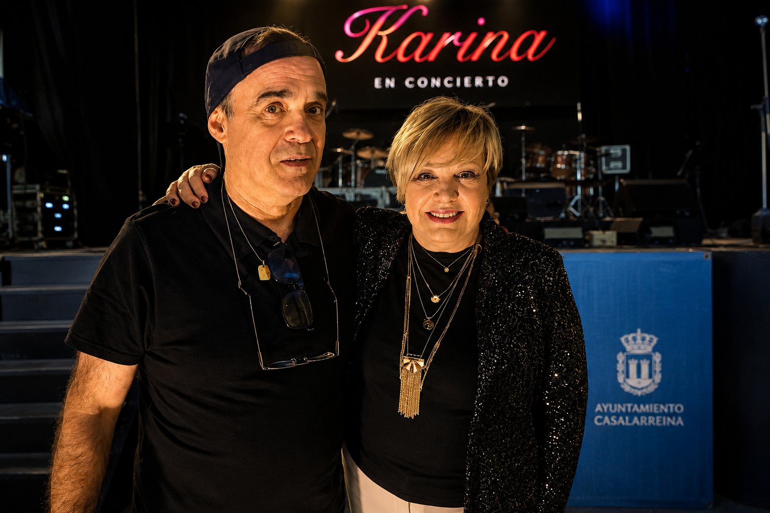 Juancho Ruiz El Charro con Karina durante una producción artística en Casalarreina